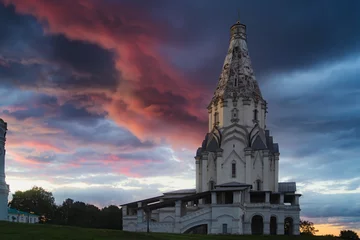 Fotobehang Church of the Ascension in Kolomenskoye Park at dramatic sky in the sunset. Moscow, Russia. Famous place and tourist attraction © Ivan Kurmyshov