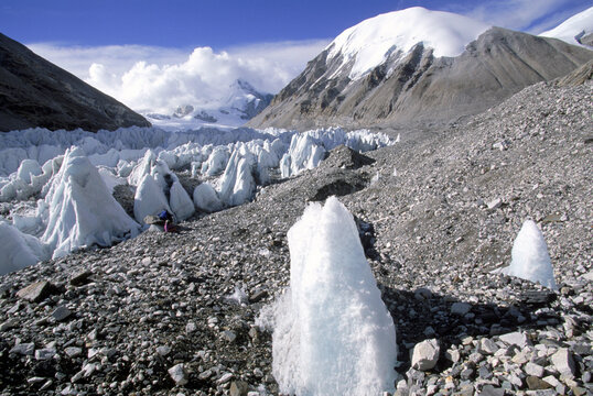 Ice formations on side of glacier, Cho Oyu