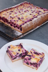 Heidelbeerkuchen mit Schmand.