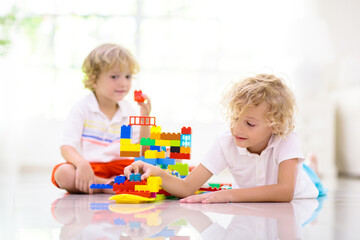 Obraz na płótnie Canvas Child playing with toy blocks. Kids play.