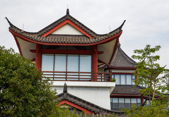 Obraz premium A raised archway of a traditional Chinese ancient building