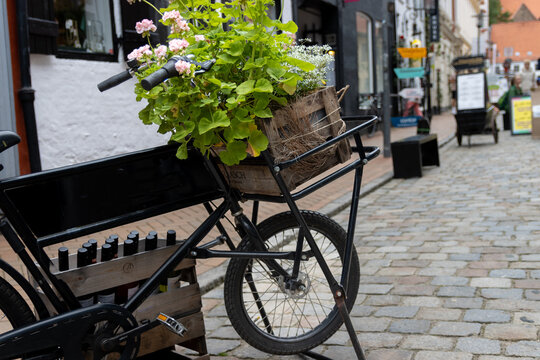 Cargobike bilder – Bläddra bland 2,405 stockfoton, vektorer och videor ...