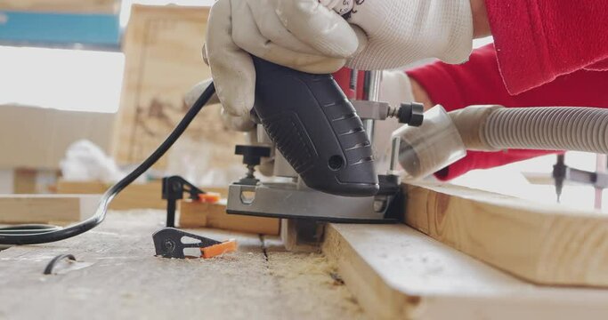 Close up mill the wooden batten with router table