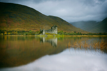 Fototapeta na wymiar landscape with castle at sunrise, scotland