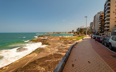 Obraz premium calçadão da praia das castanheiras, praia dos namorados, Guarapari região metropolitana de Vitória, Espirito Santo, Brasil