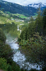 Fototapeta na wymiar Krimmler Wasserfall in Österreich – Europas höchster Wasserfall