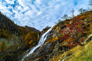 Autunno in Valle Stura: tripudio di colori, vette, laghi, cascate e flora alpina