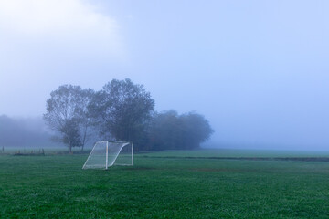 Porteria de futbol en medio rural. 