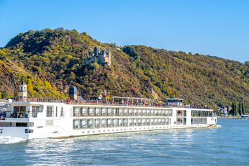 Flusskreuzfahrt im Mittelrheintal, Sankt Goarhausen, Burg Katz, Deutschland 