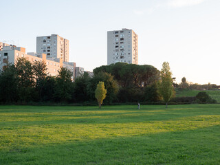 Parco pubblico nella periferia di Roma