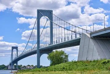 Foto op Canvas The Bronx–Whitestone Bridge. a suspension bridge, carries traffic over the East River from Bronx to Queens, NYC © John