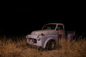 Obraz na płótnie Canvas Old White Rusty Truck