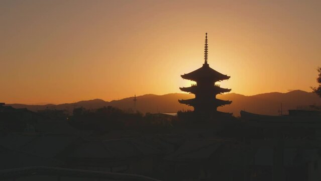 京都東山区　法観寺　八坂の塔と夕日