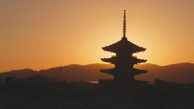 京都東山区　法観寺　八坂の塔と夕日