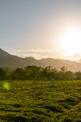 atardecer en las monta&ntilde;as 