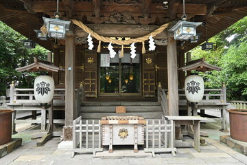 The shrine 'Shirahata-jinja' where the Japanese warlord Yoshitsune Minamoto is enshrined. There are statues of Yoshitsune Minamoto and his retainer Benkei. Fujisawa City, Kanagawa Prefecture, Japan.