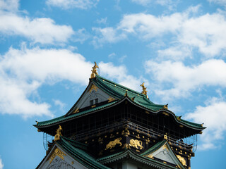 青空にそびえる城