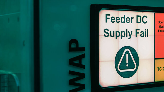 Feeder DC supply fail on the machine digital screen. Warning alert message. Lack of oil.