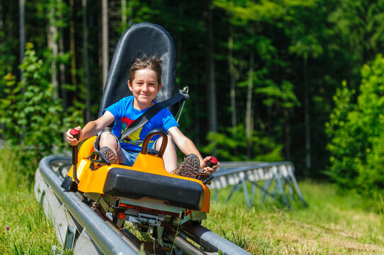 Gas geben auf der Sommerrodelbahn