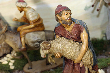Krippenfigur, Hirte mit Schaf