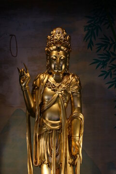 Song Dynasty art style Wood carving guanyin in thailand