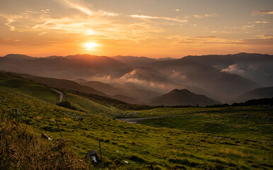 山と夕焼け（四国カルスト）