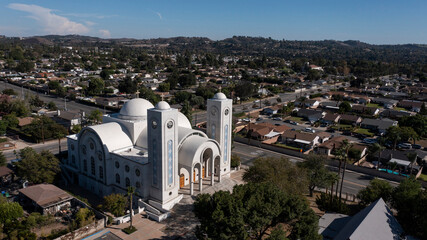 Daytime church view of downtown Covina, California, USA. - obrazy, fototapety, plakaty