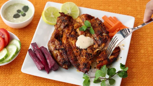 Alfaham Chicken , Arabian spicy food tandoori whole chicken Bengaluru, India . Platter served with salads. Al Faham Charcoal Grilled Chicken in India . 4k video footage.