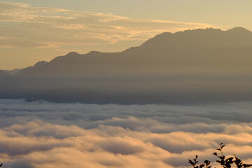 Sea of clouds and mountains, Oct 16, 2022B2