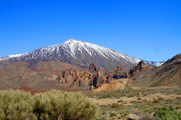 Pico del Teide (3715 m)  mit Schnee, Insel Teneriffa, Kanaren, Spanien, Europa