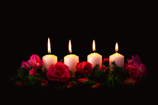 advent wreath with four candles, 4 candles burning