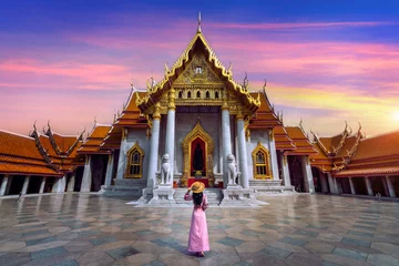 Papier Peint photo autocollant Bangkok Tourists walking at Wat Benchamabophit or the Marble Temple in Bangkok, Thailand.