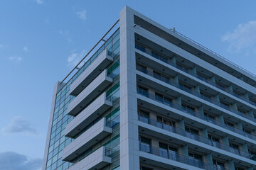 Fototapeta na wymiar modern office building in the city with the sky