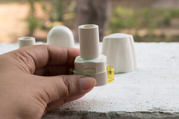 Dry powder inhaler or DPI device for deliver medication to the lungs in the form of a dry powder to treat respiratory diseases such as asthma, bronchitis, emphysema and COPD - obrazy, fototapety, plakaty