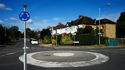 A small roundabout at local residential area, London, UK. - obrazy, fototapety, plakaty
