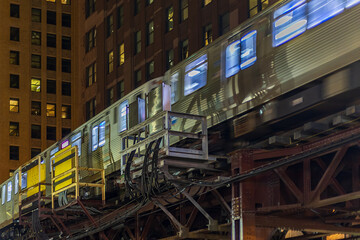 Fototapeta premium Chicago subway train at night