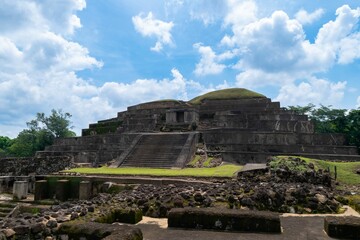 Ruins of Tazumal archaeological, El Salvador - obrazy, fototapety, plakaty