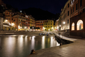 Detalles del pueblo de Vernazza y Corniglia en el parque de cinque terre.