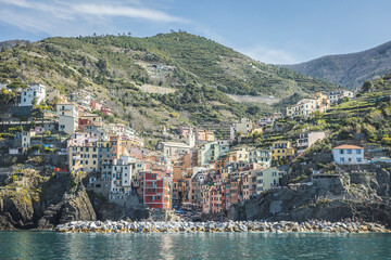 pueblo de Riomaggiore en Cinque Terre al Atardecer