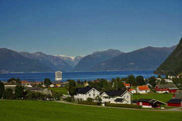 Die kleine Stadt Vik im Sognefjord in Südwest-Norwegen