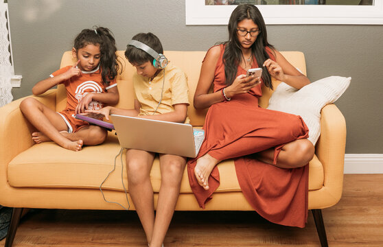 Siblings browsing electronic devices 