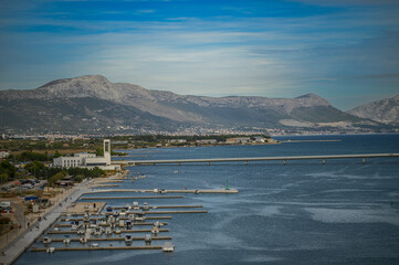 Zabytek Unesco. Miasto Trogir w Chorwacji. Widok na miasto Trogir. Wybrzeża Chorwacji. Niebieskie...
