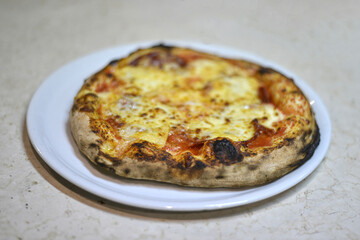 pizzza bianca con caciocavallo