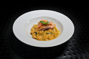 piatto di pasta ai frutti di mare