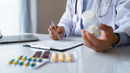 The doctor or pharmacist writes the diagnosis and gives the patient a prescription. as a guideline for continued treatment find a good solution for the patient