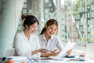 Businessmen holding pens and graph paper are meeting to plan sales to analyze investment results and profits for the growth of the company.