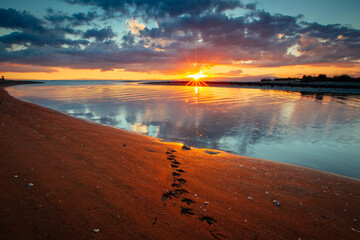 Spuren im Sand, Te Puru, Sonnenuntergang