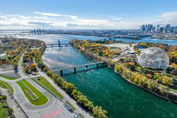 Naklejka premium Montreal city in Canada autumn season colourful threes