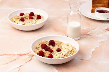 oatmeal with banana and raspberries