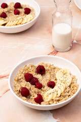 oatmeal with banana and raspberries